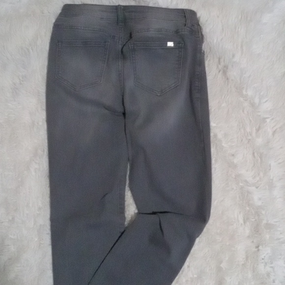 Jennifer Lopez - Picture 2 of 3